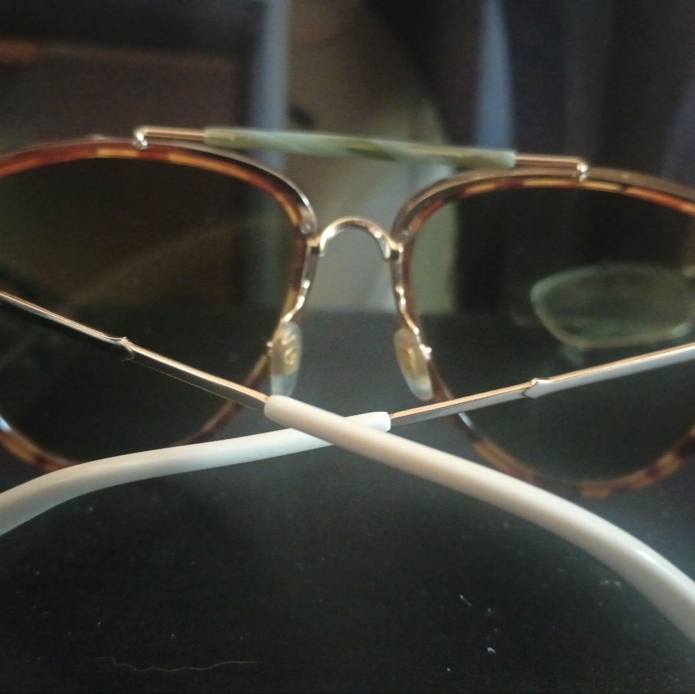 Gucci Sunglasses - Picture 3 of 4